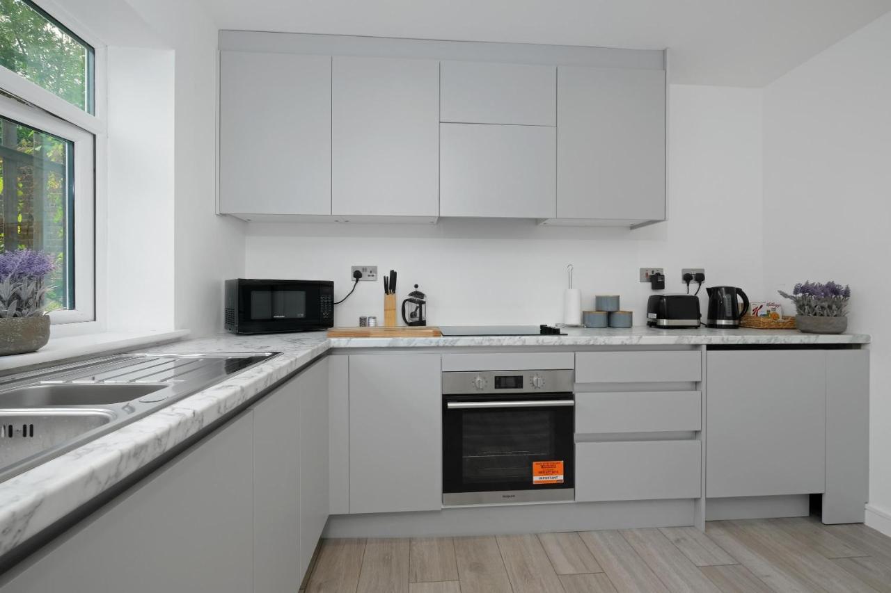 St Martins 2 Bedroom Apartments In Ruislip By 360 Stays Exterior foto